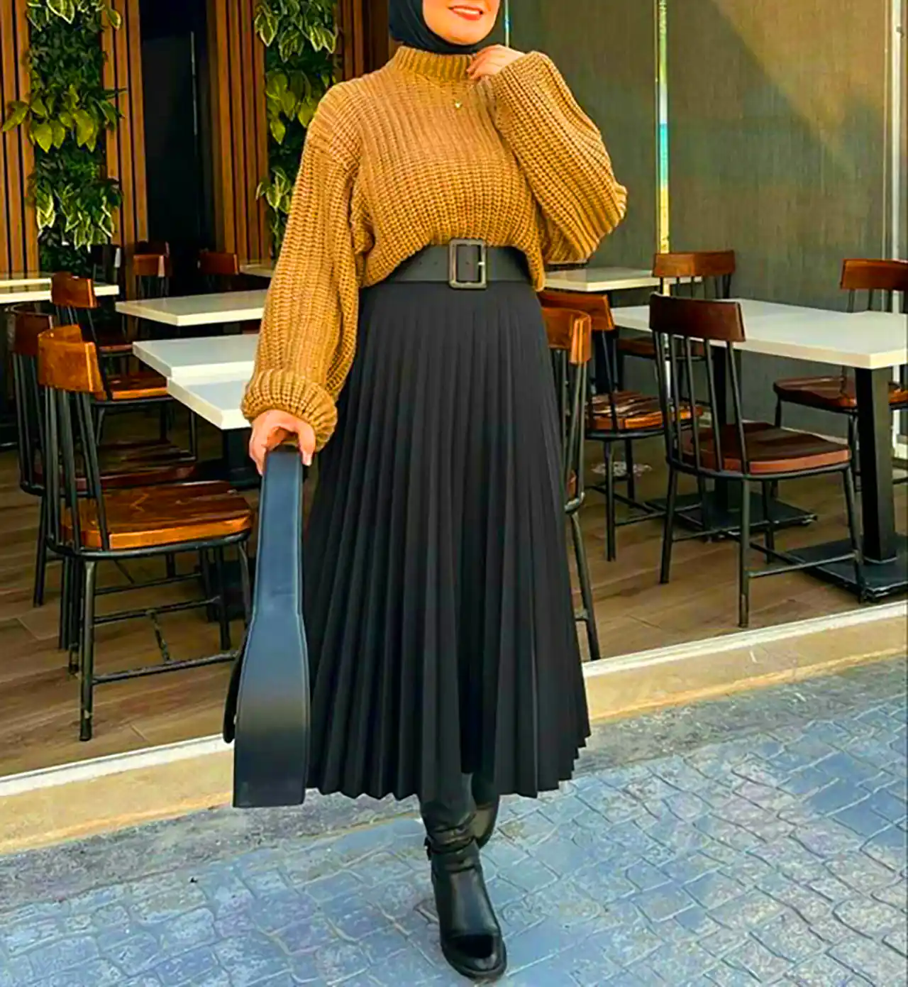 استایل شیک با دامن پشمی