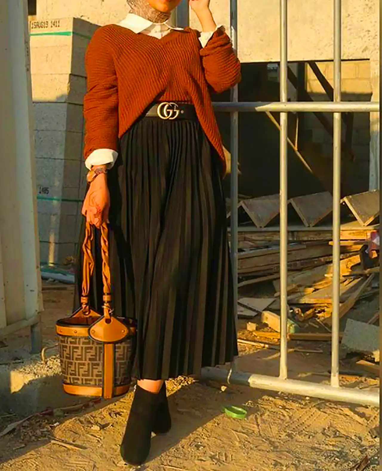 استایل شیک با دامن پشمی