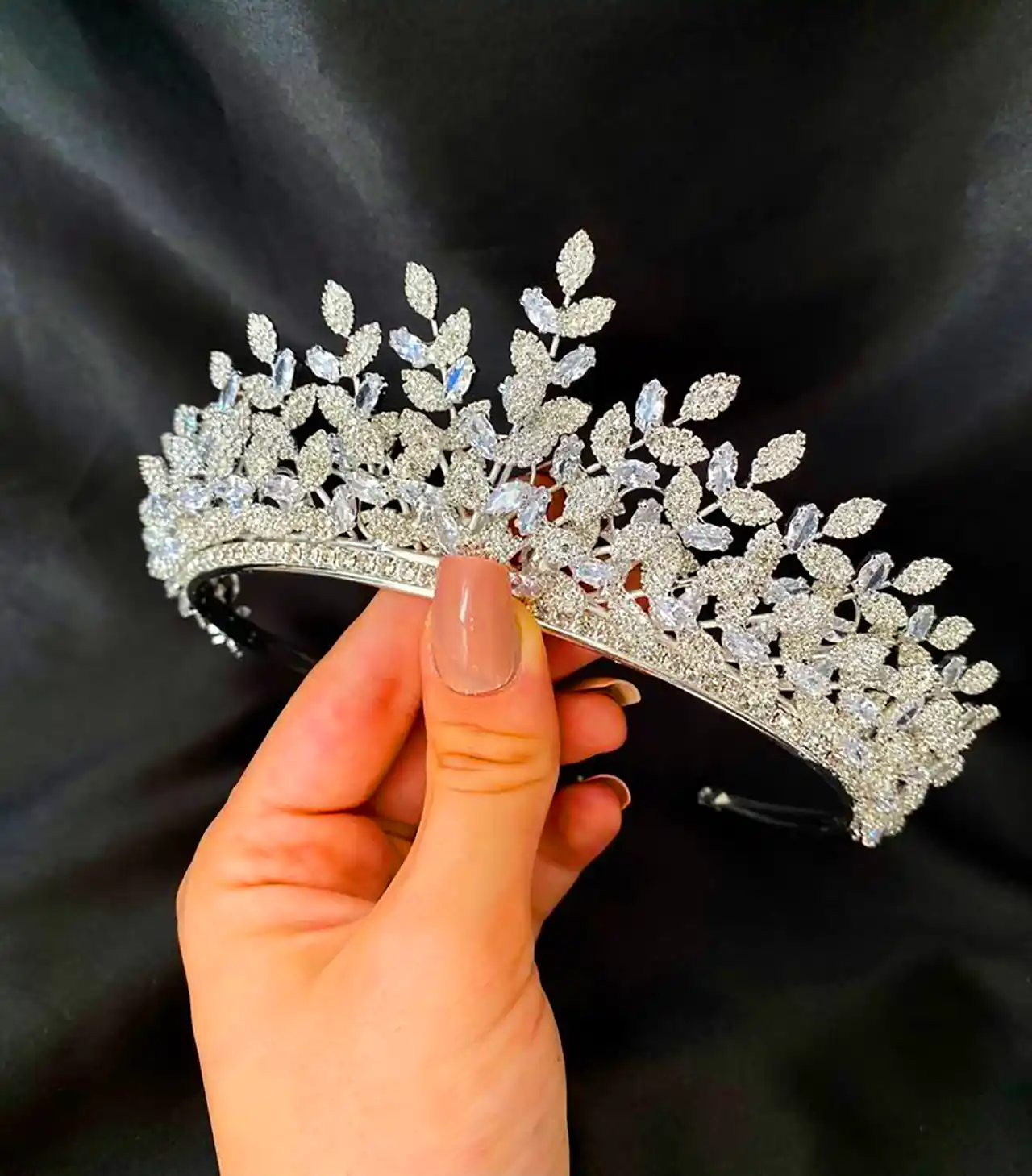 تاج عروس نقره ای کریستالی