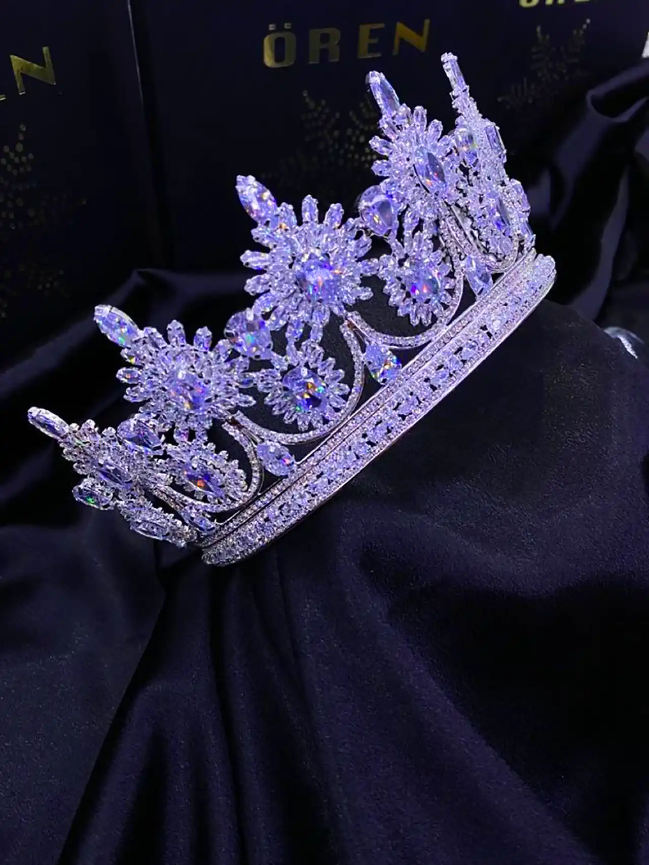 تاج عروس نقره ای کریستالی