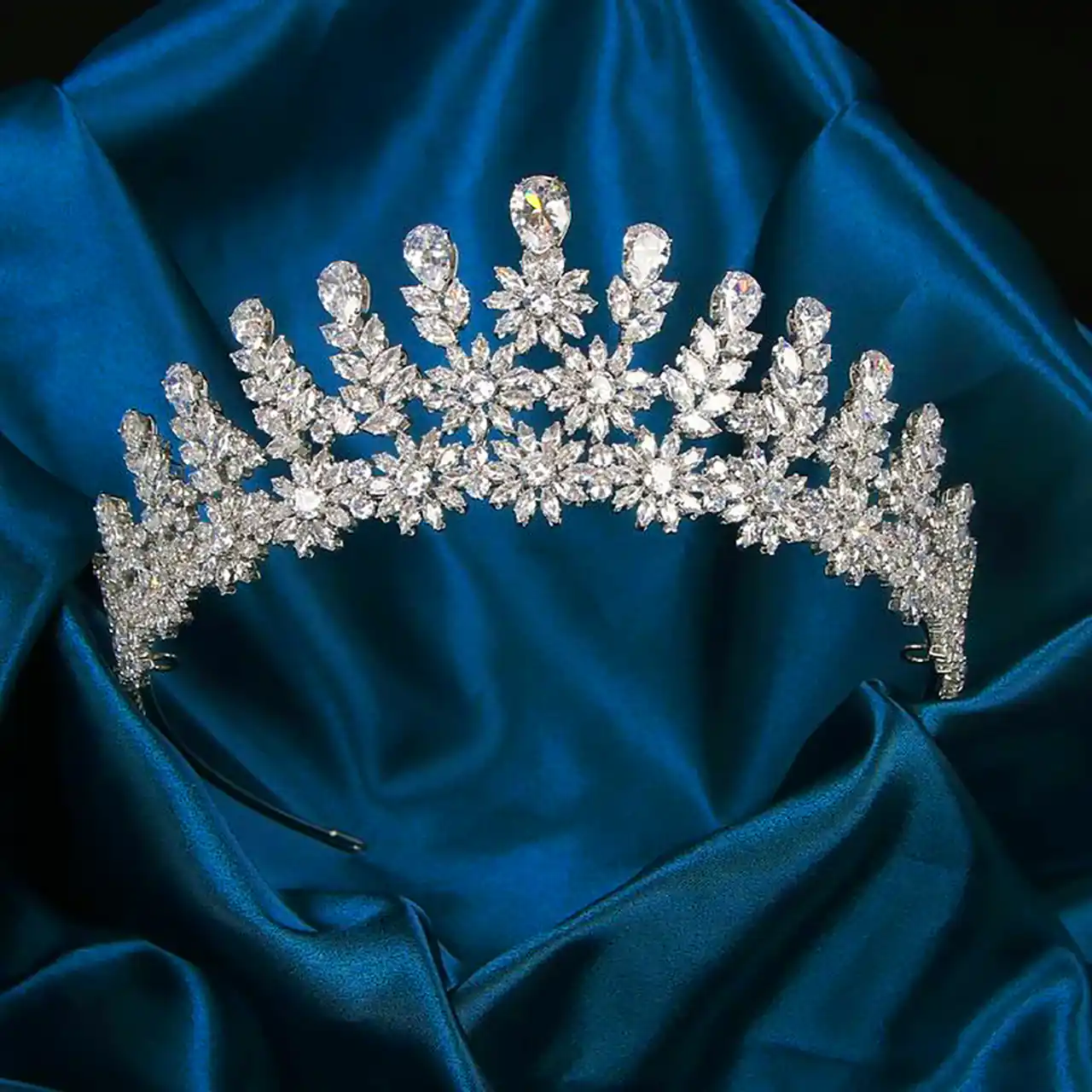 تاج عروس نقره ای کریستالی