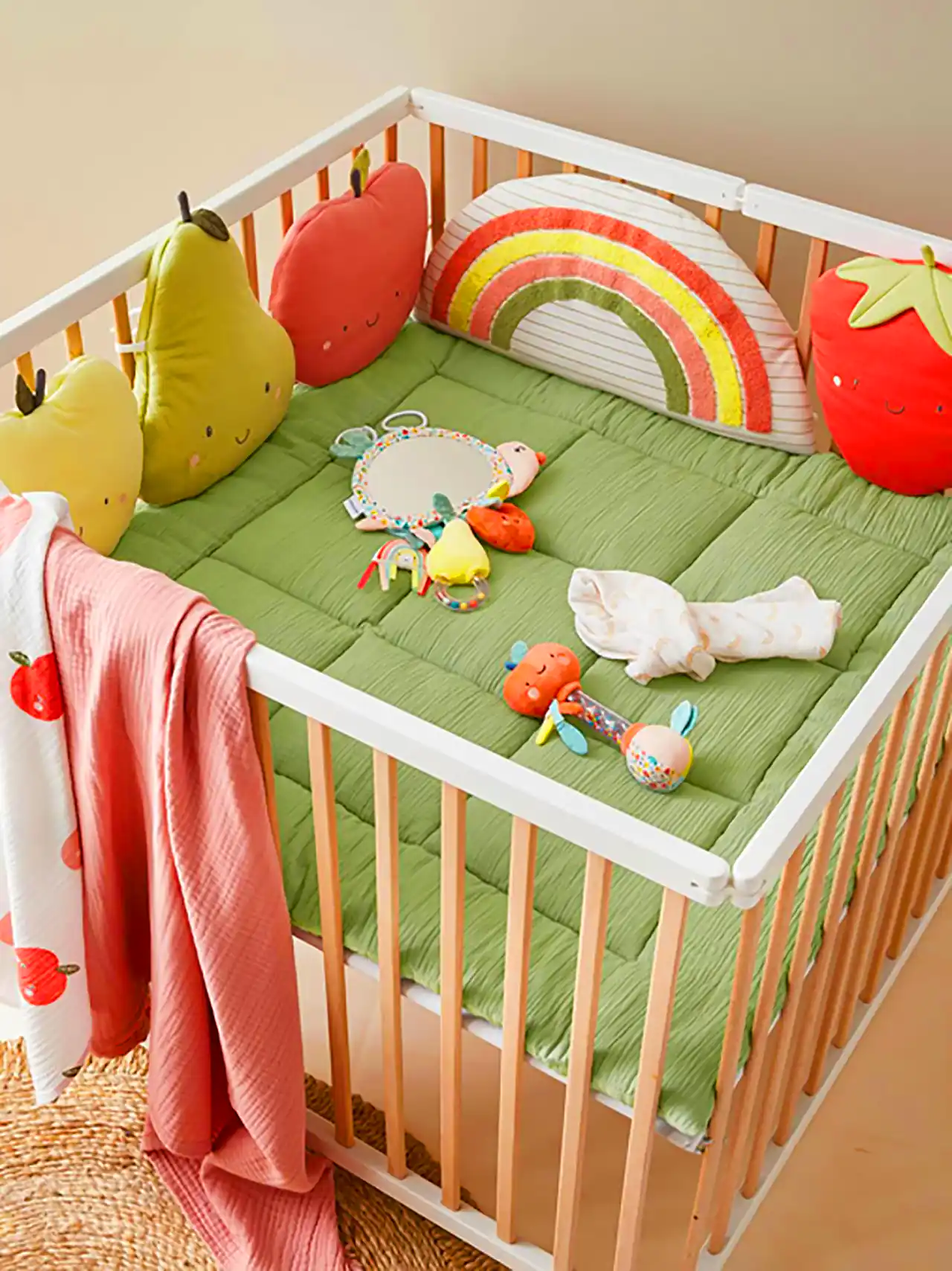 تخت حفاظ دار برای نوزاد