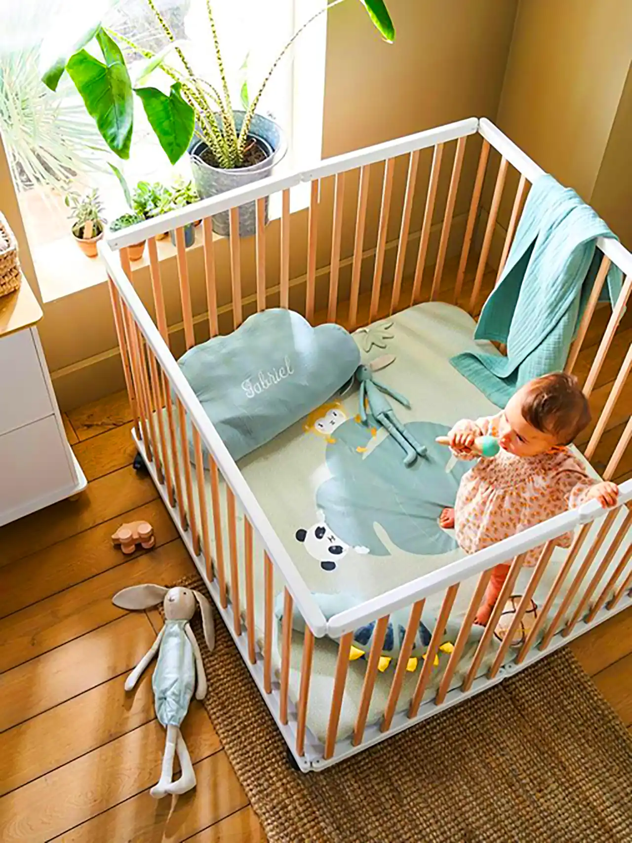 تخت حفاظ دار برای نوزاد