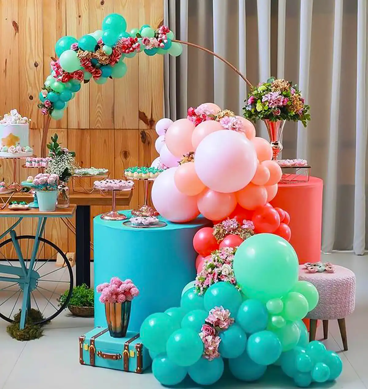 طاق بادکنکی برای جشن ها