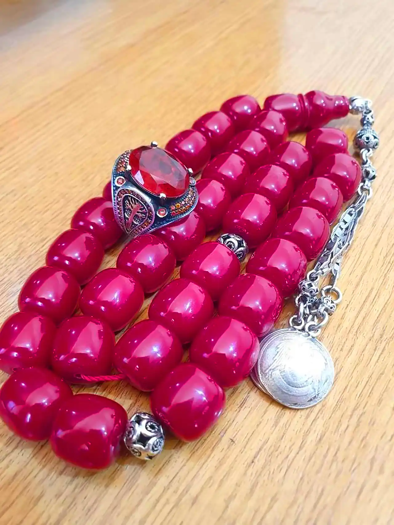 تسبیح سنگی کهربائی