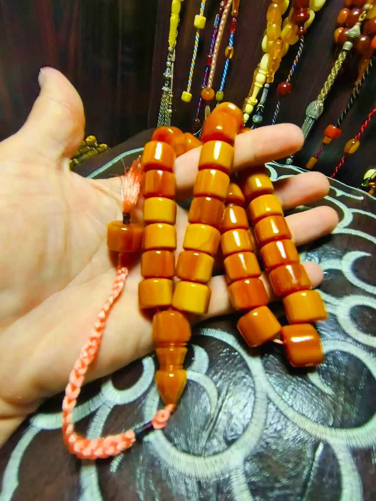 تسبیح سنگی کهربائی