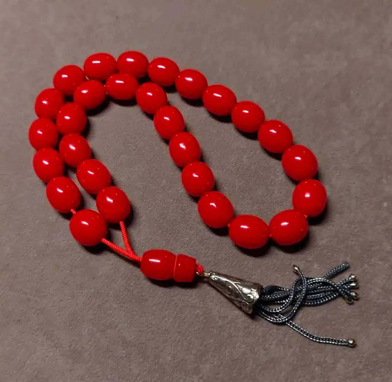 تسبیح سنگی کهربائی