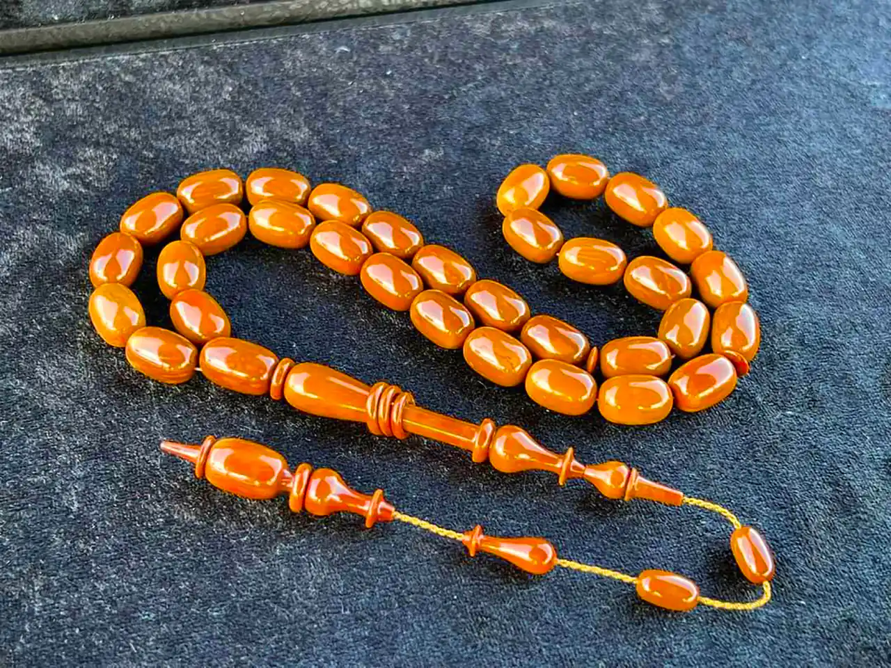 تسبیح سنگی کهربائی