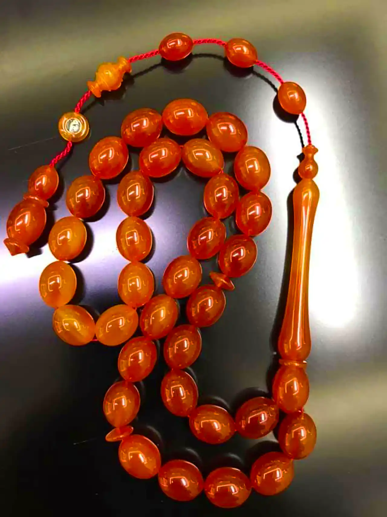 تسبیح سنگی کهربائی