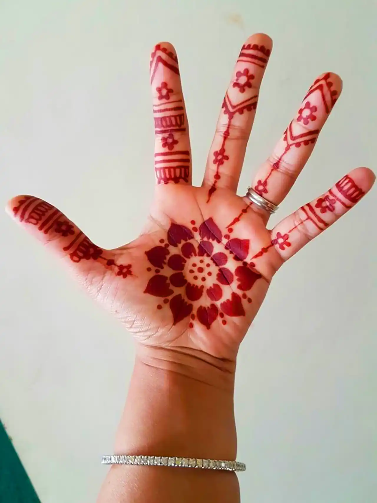 طرح حنا روی دست