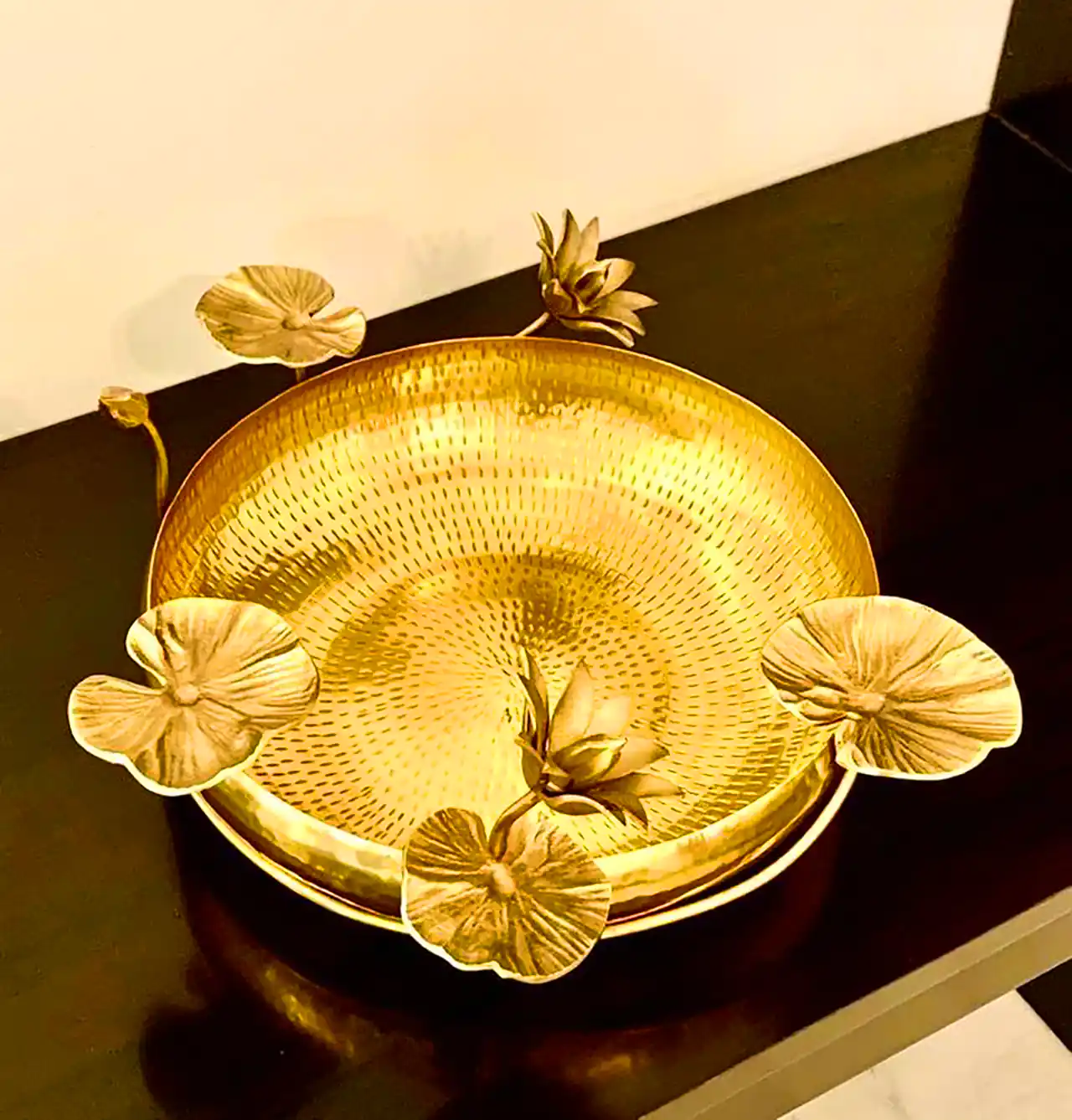 ظرف تزئینی طلائی دستساز