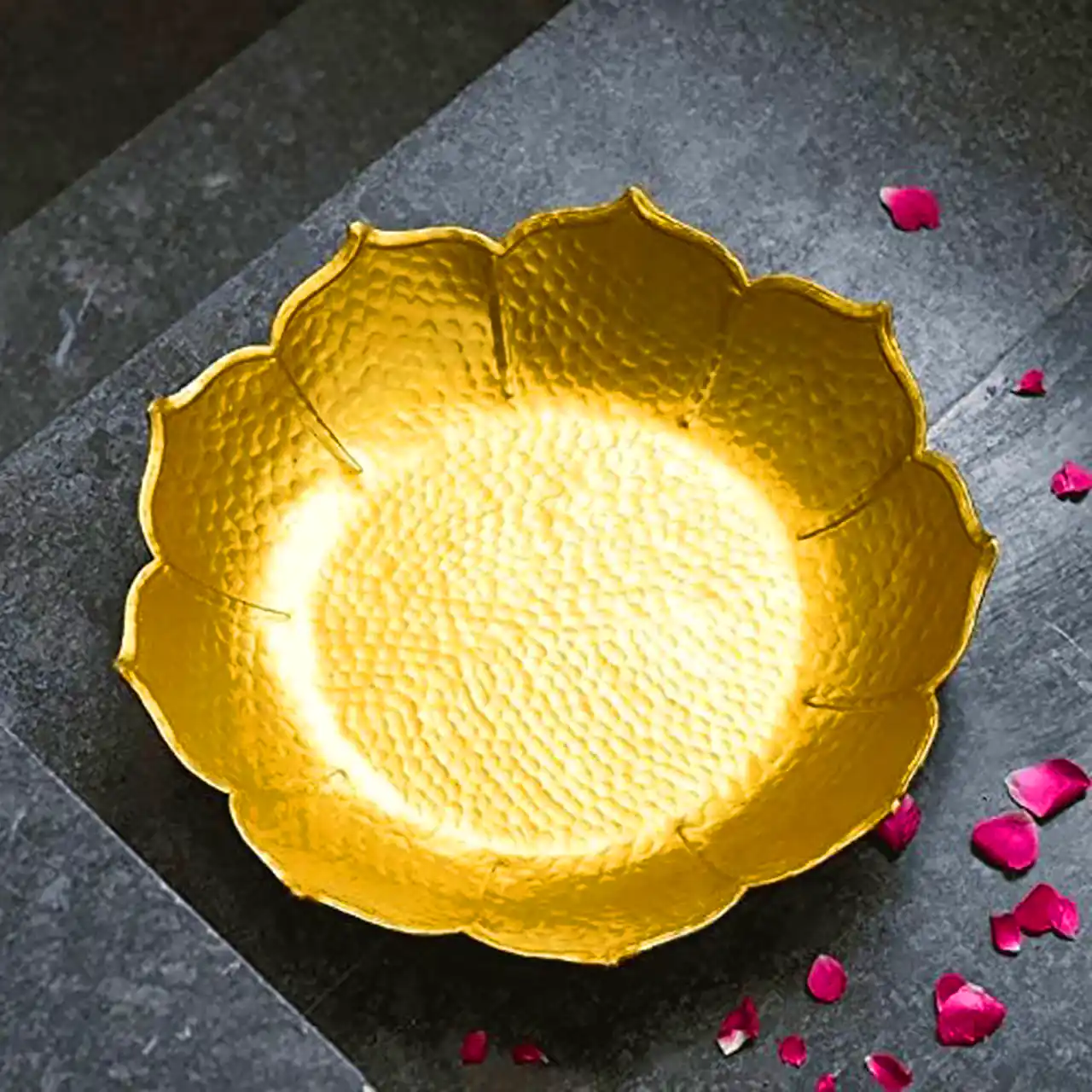 ظرف تزئینی طلائی دستساز