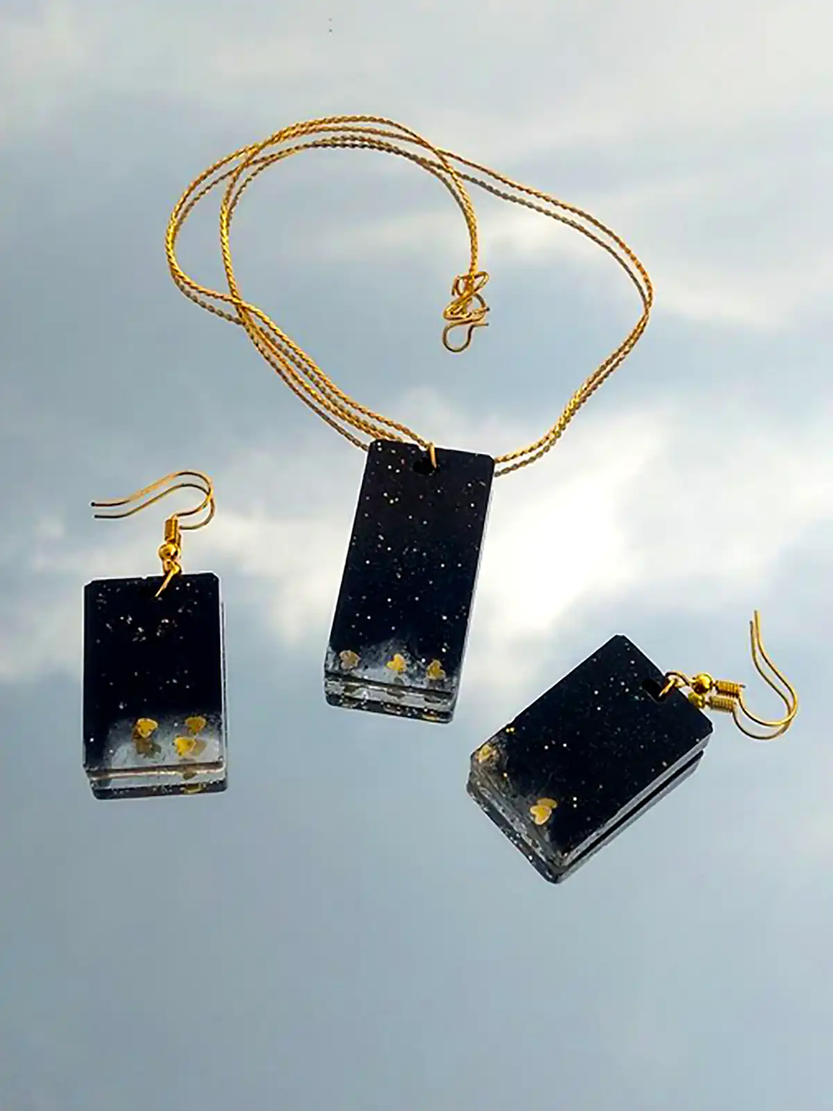 زیورآلات رزینی مشکی