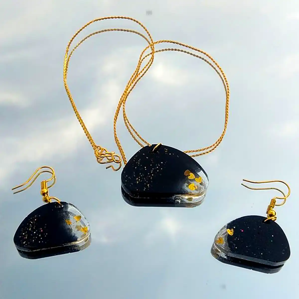 زیورآلات رزینی مشکی