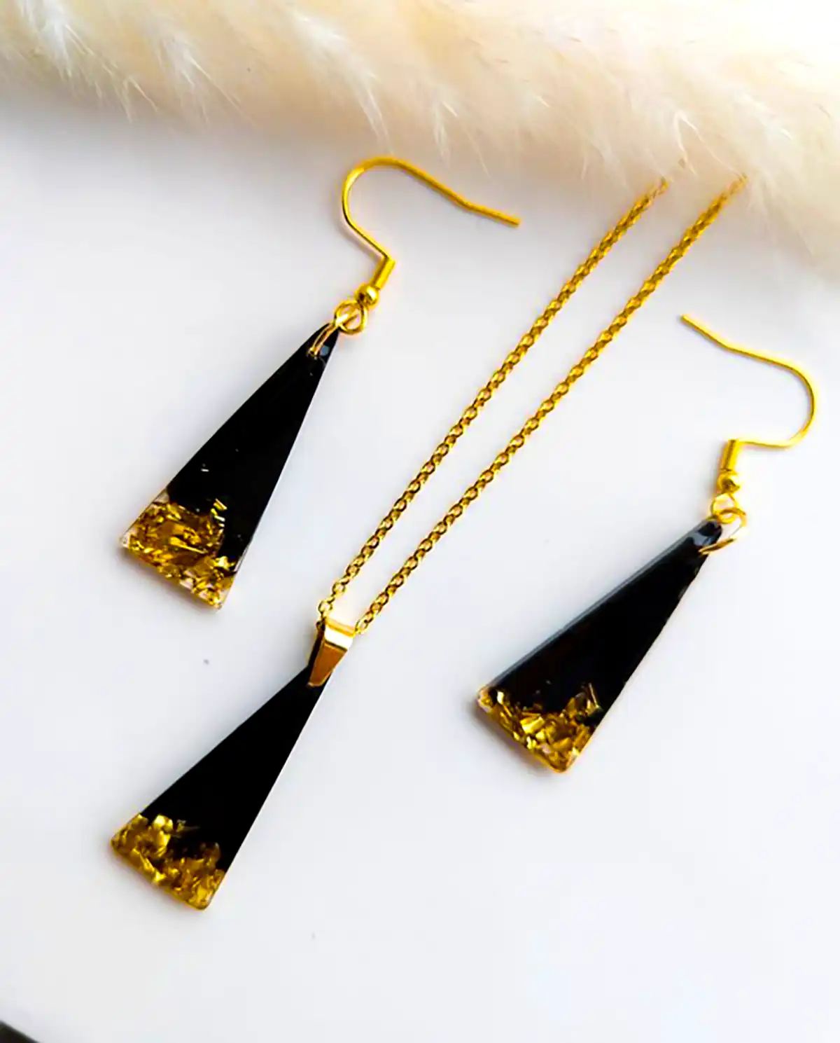 زیورآلات رزینی مشکی